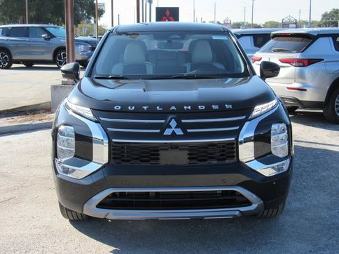 New 2025 Mitsubishi Outlander SE image 6