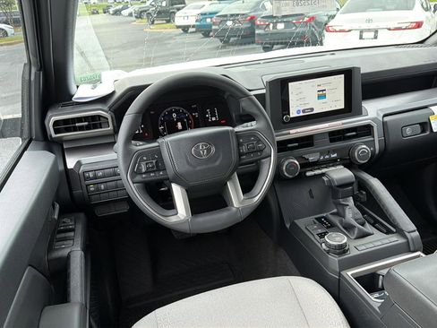 New 2026 Toyota 4Runner SR5 AWD/4WD image 18