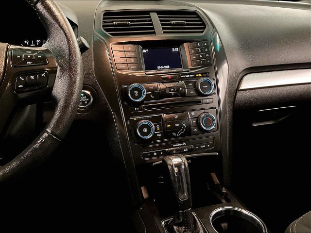 Used 2017 Ford Explorer XLT FWD image 7