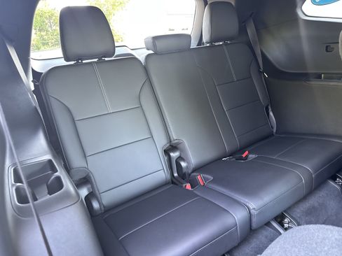 Used 2025 GMC Acadia Elevation w/ Elevation Premium Package AWD/4WD image 17