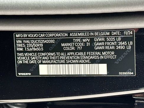 Used 2025 Volvo XC40 B5 Plus w/ Protection Package Premier image 28