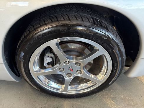 Used 2004 Chevrolet Corvette Coupe w/ Preferred Equipment Group image 27