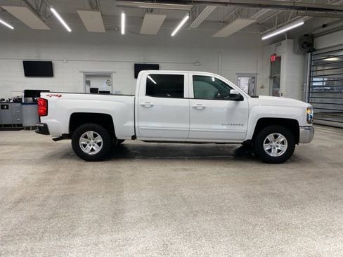 Used 2018 Chevrolet Silverado 1500 LT w/ Trailering Package AWD/4WD image 4