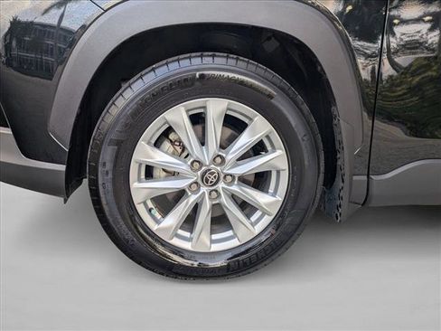Used 2025 Toyota Corolla Cross LE FWD image 23