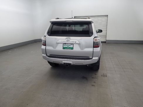 Used 2019 Toyota 4Runner SR5 AWD/4WD image 7
