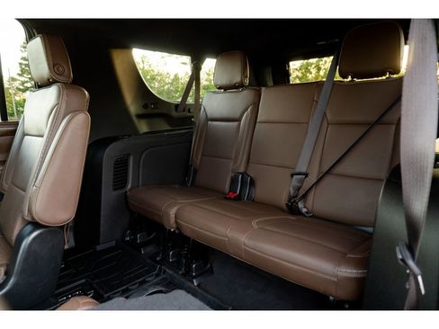 Used 2022 Chevrolet Suburban High Country AWD/4WD image 15
