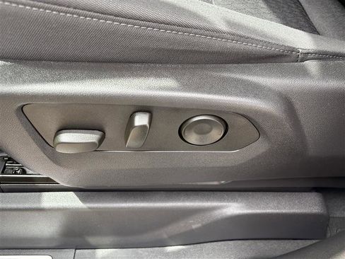 Used 2023 Chevrolet Silverado 1500 LT image 9