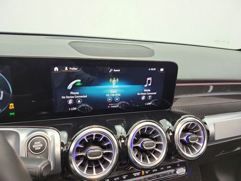 Used 2022 Mercedes-Benz GLB 250 image 13
