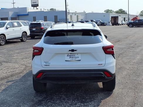 Used 2025 Chevrolet Trax RS w/ Sunroof Package FWD image 6