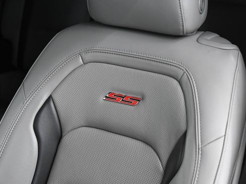 Used 2018 Chevrolet Camaro SS RWD image 22