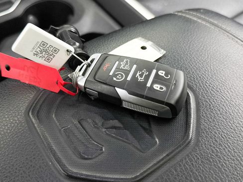 Used 2019 RAM 1500 Laramie AWD/4WD image 36