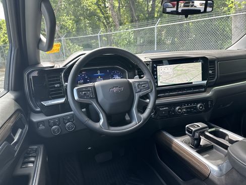 Used 2025 Chevrolet Silverado 1500 LT Trail Boss w/ Convenience Package II AWD/4WD image 24
