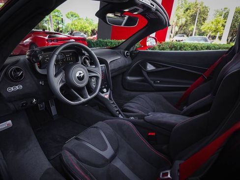 Used 2027 McLaren 750S Spider RWD image 35