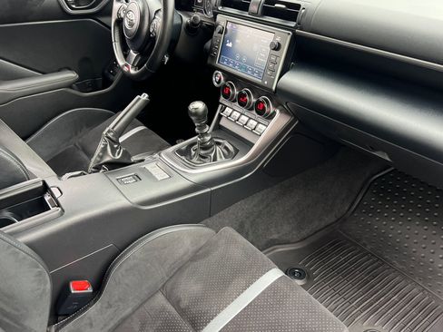 Used 2023 Toyota GR86 Premium image 15