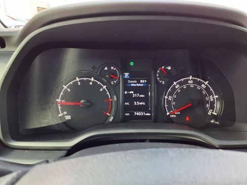 Used 2020 Toyota 4Runner SR5 Premium w/ Moonroof Package RWD image 15