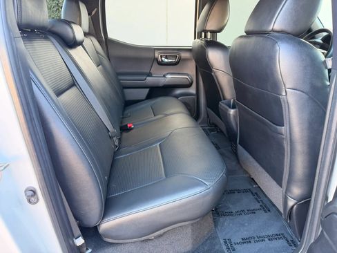 Used 2019 Toyota Tacoma TRD Off-Road w/ TRD Premium Off Road Package RWD image 28