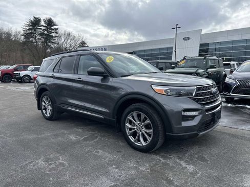 Certified 2022 Ford Explorer XLT w/ Equipment Group 202A image 3