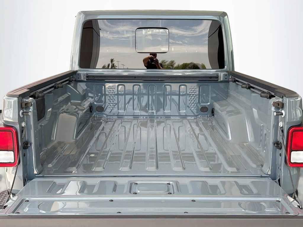 Used 2025 Jeep Gladiator Sport AWD/4WD image 27
