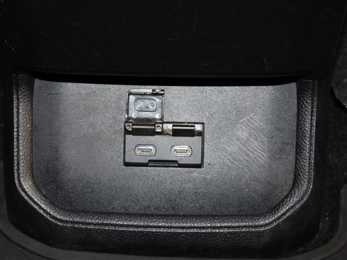 Used 2022 Toyota Highlander XLE image 34