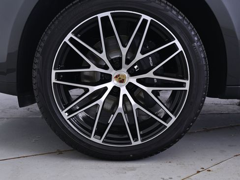 Used 2026 Porsche Macan AWD/4WD image 11