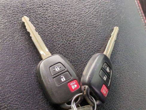 Used 2020 Toyota 4Runner TRD Off-Road image 32