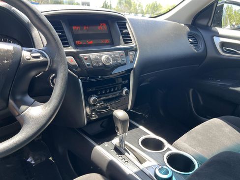 Used 2013 Nissan Pathfinder S AWD/4WD image 34