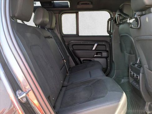 Used 2023 Land Rover Defender 110 V8 image 19