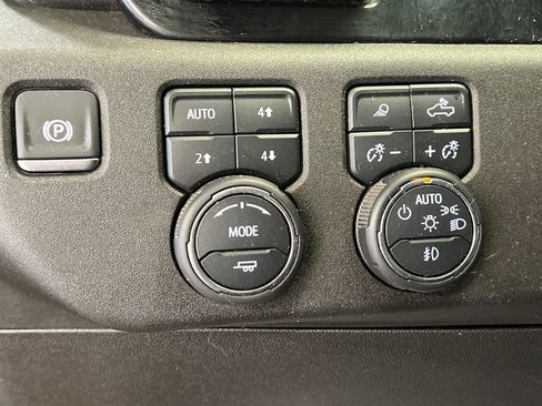 Used 2024 Chevrolet Silverado 2500 High Country w/ Technology Package image 34