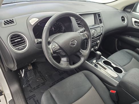 Used 2017 Nissan Pathfinder SV image 16