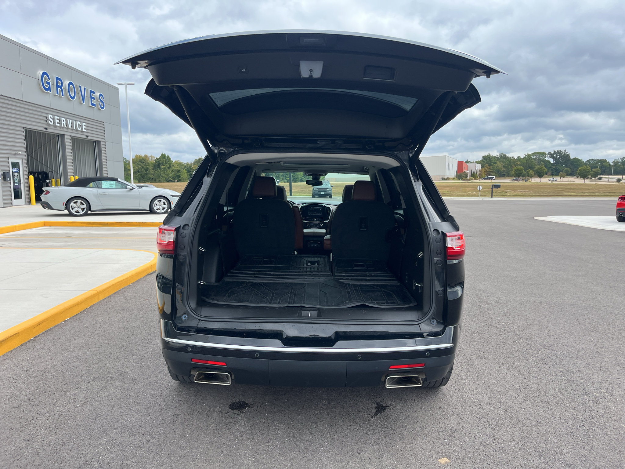 Used 2019 Chevrolet Traverse High Country w/ LPO, Floor Liner Package AWD/4WD image 10
