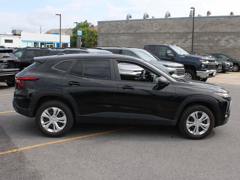 Used 2024 Chevrolet Trax LS FWD image 4