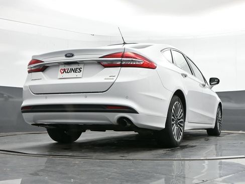 Used 2017 Ford Fusion SE w/ Fusion SE Technology Package FWD image 40