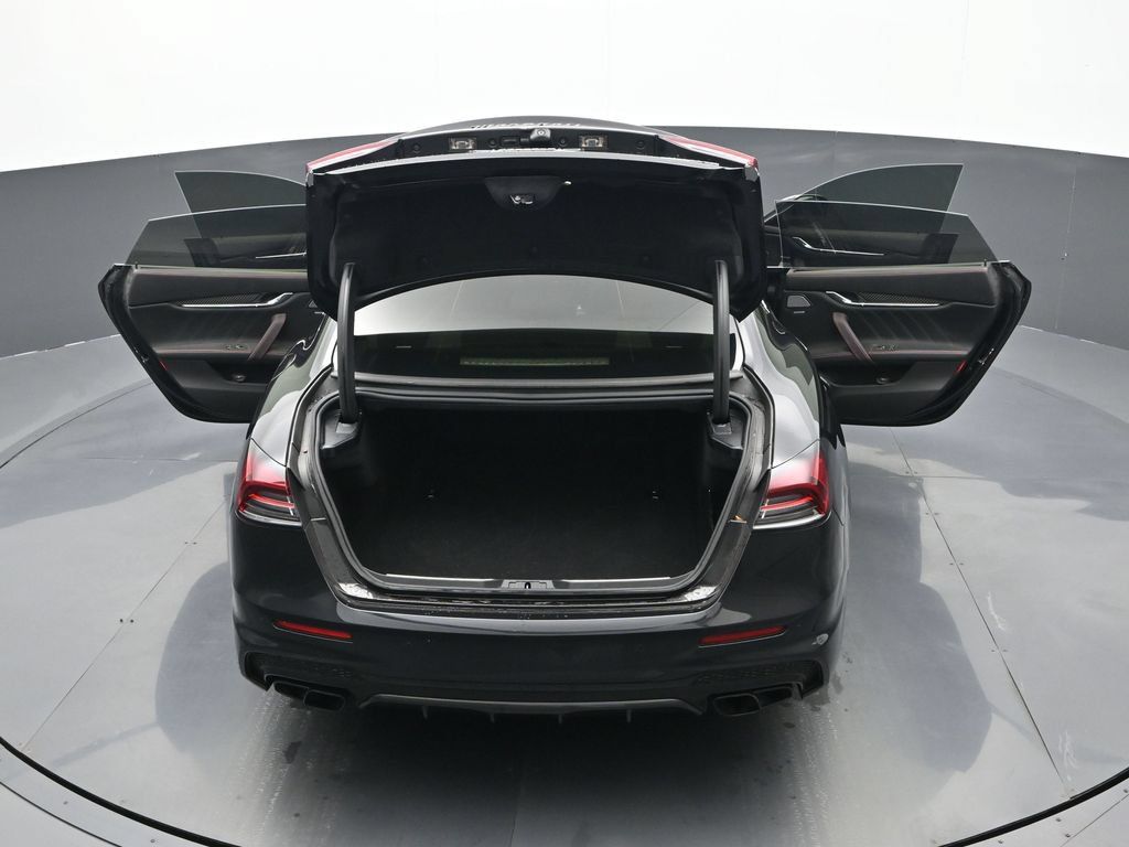 Used 2022 Maserati Quattroporte Trofeo RWD image 24