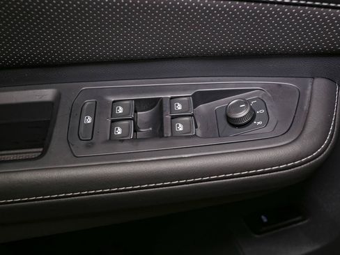 Used 2025 Volkswagen Atlas SEL AWD/4WD image 44