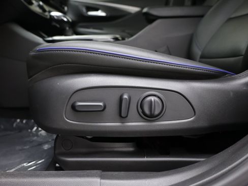 Used 2025 Buick Envista Sport Touring w/ Convenience I Package FWD image 15