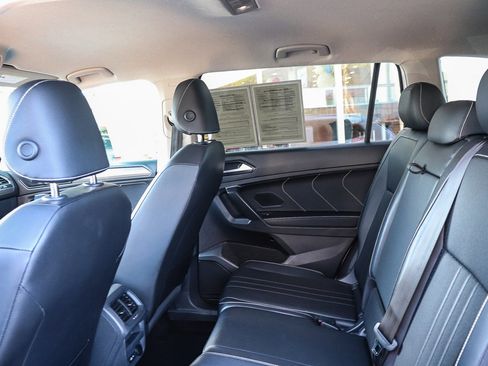 Used 2023 Volkswagen Tiguan SE image 19