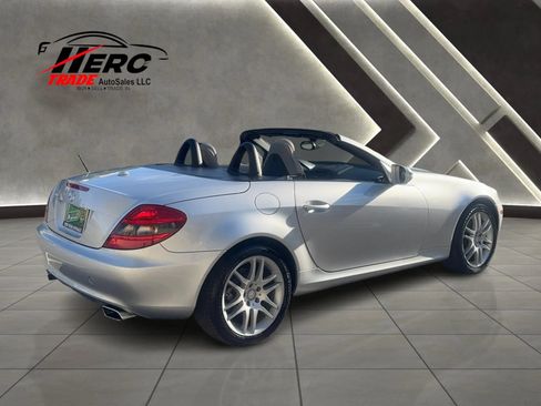 Used 2009 Mercedes-Benz SLK 300 image 9