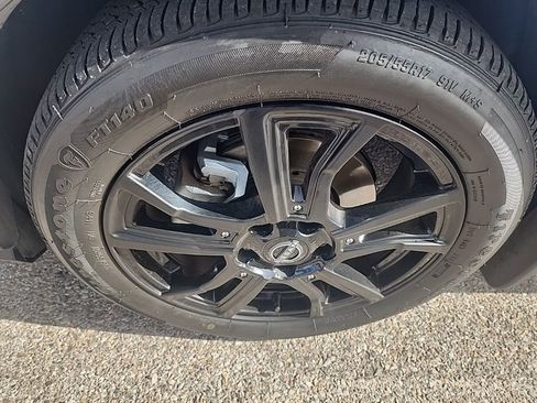 Used 2023 Nissan Kicks SR w/ SR Premium Package image 9