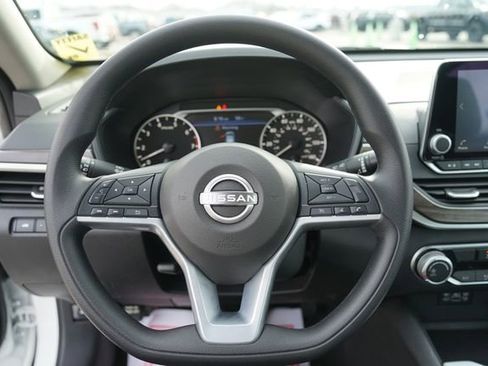 Used 2025 Nissan Altima 2.5 SV image 20