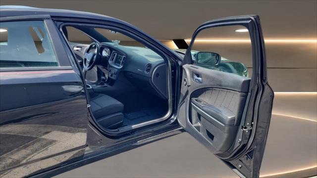 Used 2022 Dodge Charger SXT RWD image 11