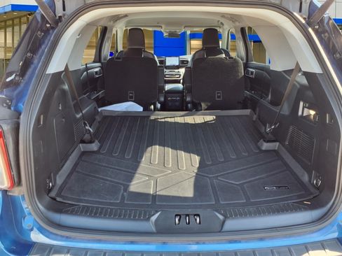 Used 2021 Ford Explorer XLT w/ Equipment Group 202A AWD/4WD image 25