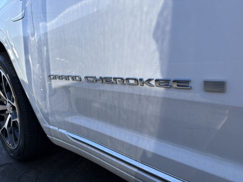 Certified 2022 Jeep Grand Cherokee Summit image 33
