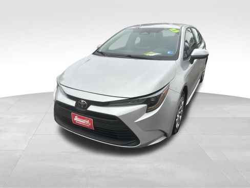 Used 2024 Toyota Corolla LE image 2