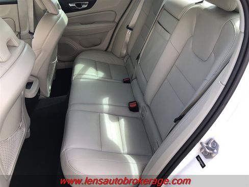 Used 2019 Volvo S60 T5 Momentum w/ Premium Package FWD image 17