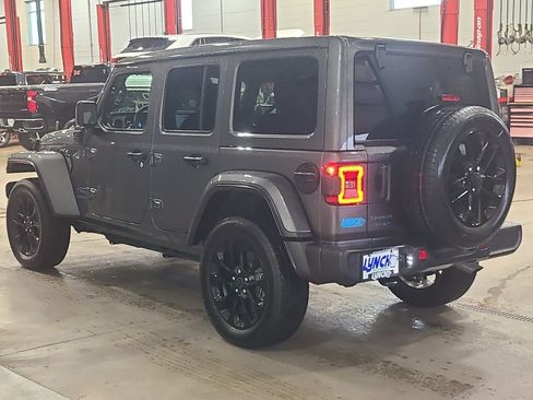 Used 2025 Jeep Wrangler Unlimited Sahara w/ Safety Group AWD/4WD image 2