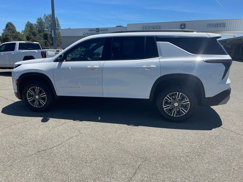 Used 2024 Chevrolet Traverse LT AWD/4WD image 8
