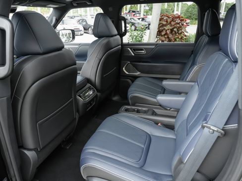 Certified 2026 INFINITI QX80 4WD image 30