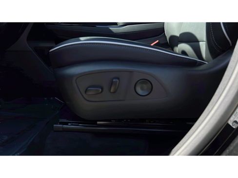 Certified 2025 Buick Enclave Preferred AWD/4WD image 25