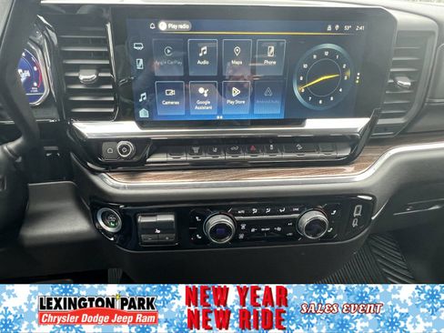 Used 2024 Chevrolet Silverado 2500 LT w/ Convenience Package image 17