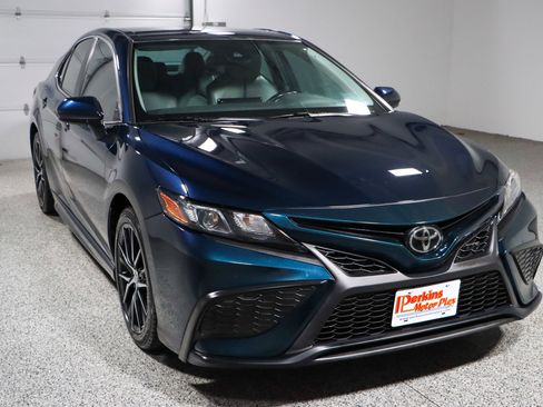 Used 2021 Toyota Camry SE image 5